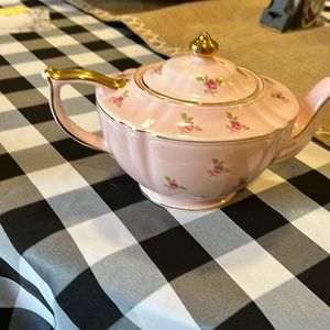 Pink Saddler tea pot 2353